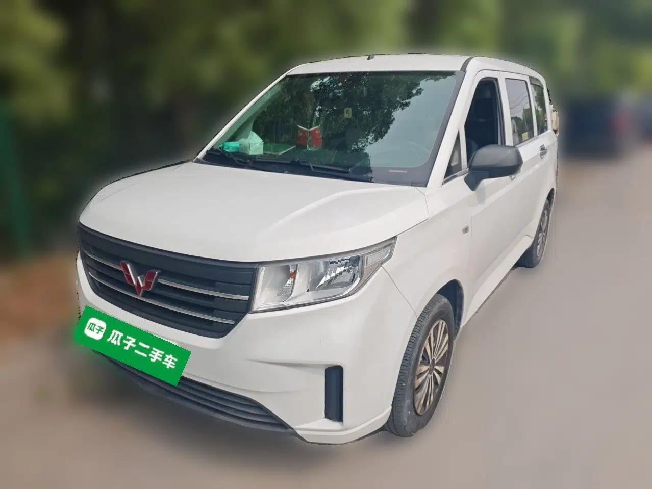 Wuling Hongguang PLUS 2020 1.5L Manual Standard Edition 5 Seats — миниатюра 1
