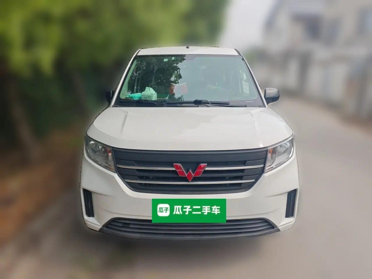 Wuling Hongguang PLUS 2020 1.5L Manual Standard Edition 5 Seats — миниатюра 2