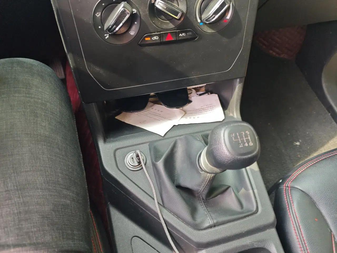 Wuling Hongguang PLUS 2020 1.5L Manual Standard Edition 5 Seats — миниатюра 15