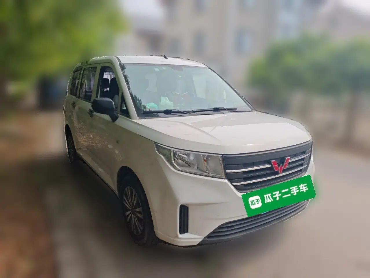 Wuling Hongguang PLUS 2020 1.5L Manual Standard Edition 5 Seats — миниатюра 3