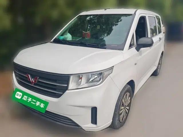 Wuling Hongguang PLUS 2020 1.5L Manual Standard Edition 5 Seats