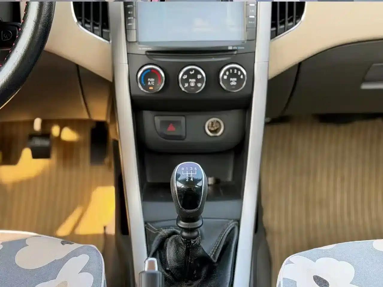 Baojun 630 2013 1.5L Manual Standard Edition — миниатюра 16