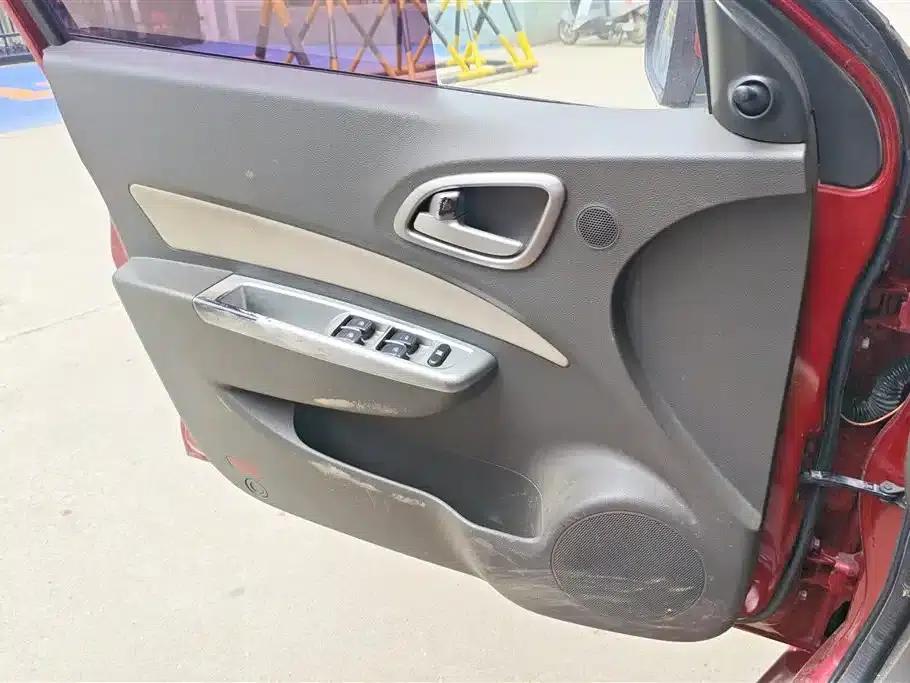 Baojun 630 2013 1.5L Manual Standard Edition — миниатюра 7