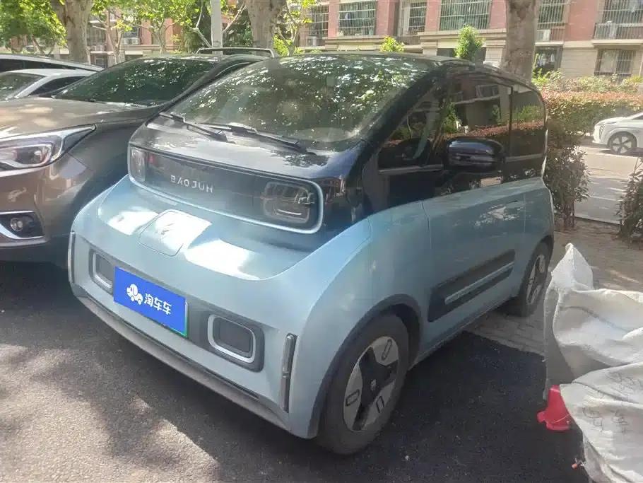 Baojun E300 2020 Plus Interstellar Smart Edition — миниатюра 1