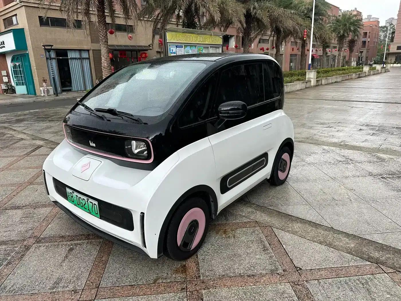 Baojun E300 2020 Interstellar Future Edition — миниатюра 1