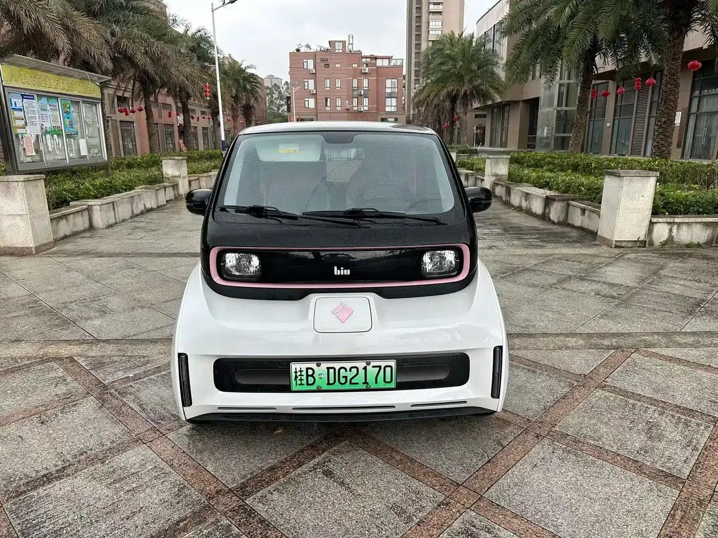 Baojun E300 2020 Interstellar Future Edition — миниатюра 2