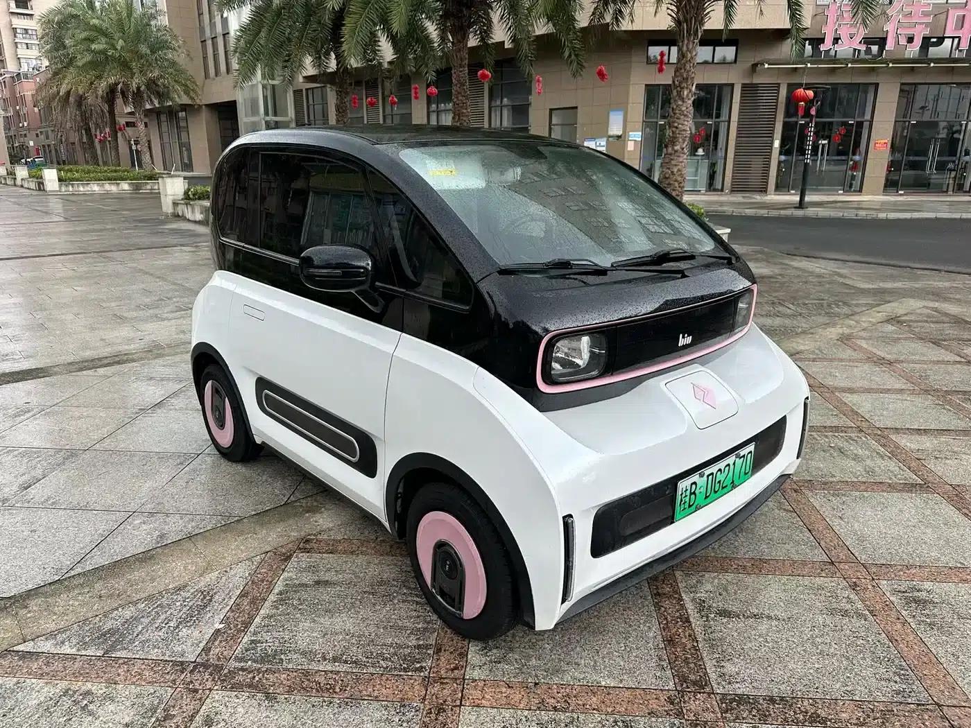 Baojun E300 2020 Interstellar Future Edition — миниатюра 3