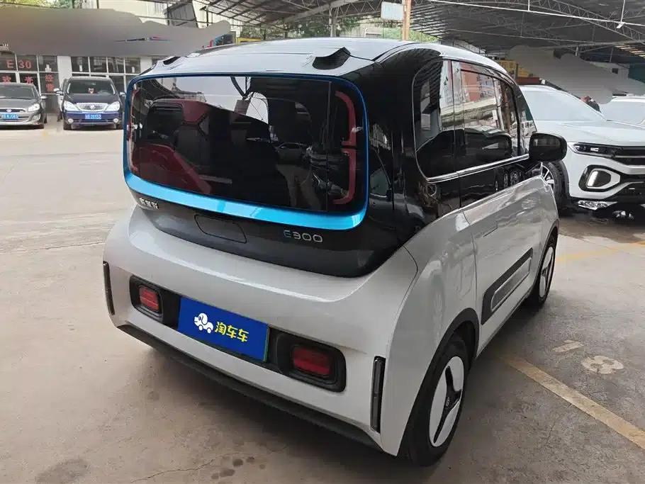 Baojun E300 2020 Interstellar Intelligent Driving Edition — миниатюра 3