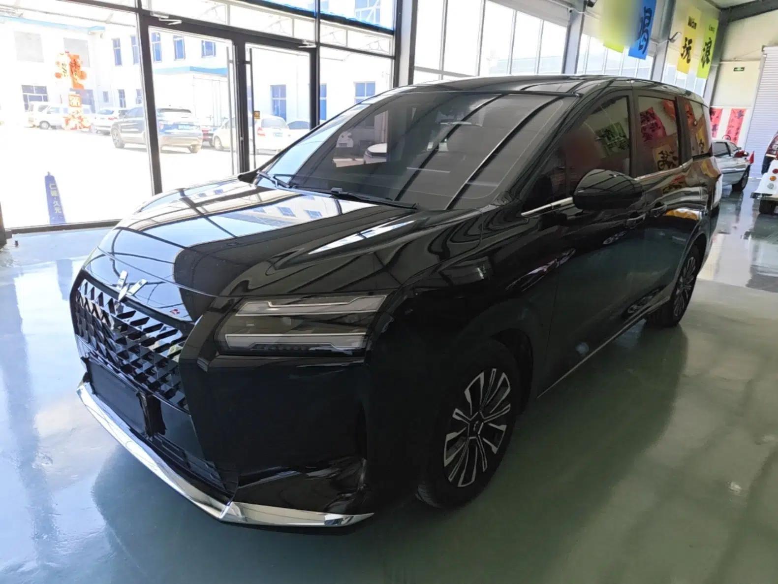 Wuling Starlight 730 2025 Model Plug-in Hybrid 125km Luxury Edition — миниатюра 1
