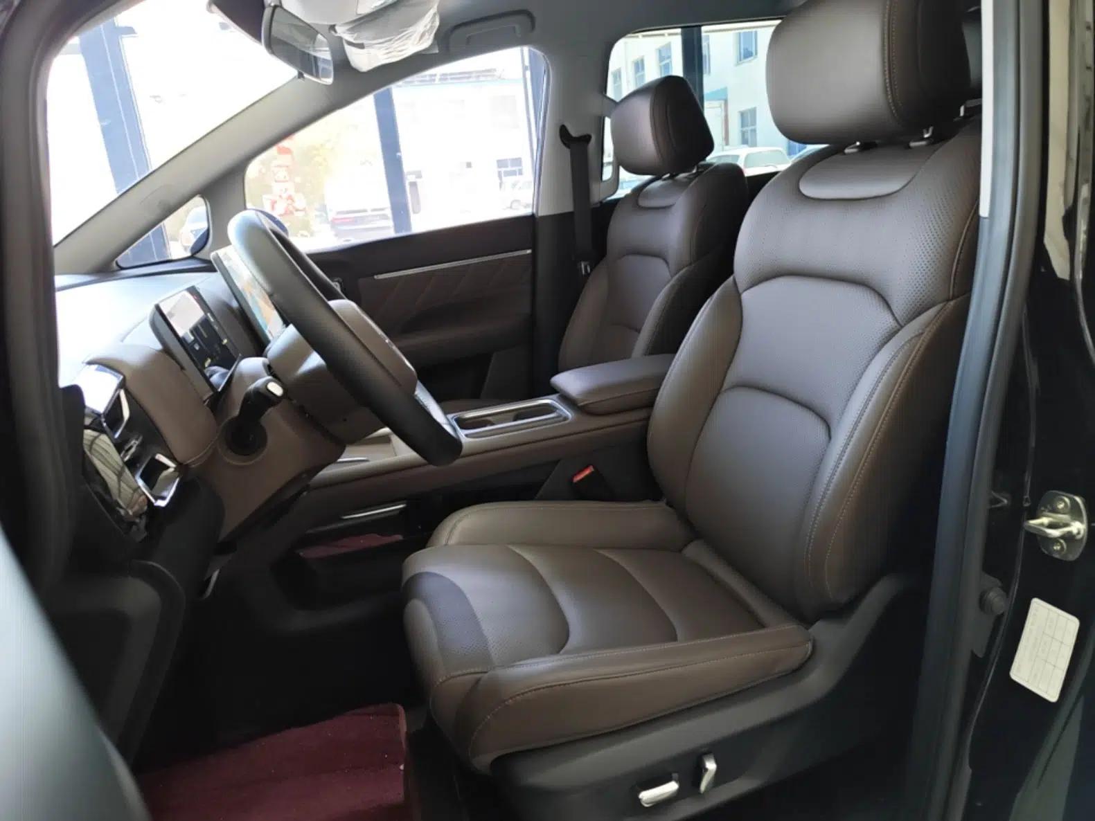 Wuling Starlight 730 2025 Model Plug-in Hybrid 125km Luxury Edition — миниатюра 18