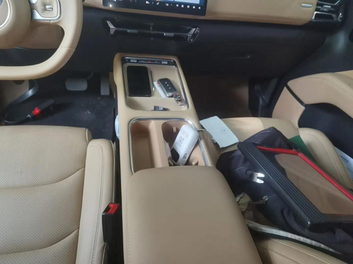 Wuling Starlight 730 2025 Model Plug-in Hybrid 125km Luxury Edition — миниатюра 17