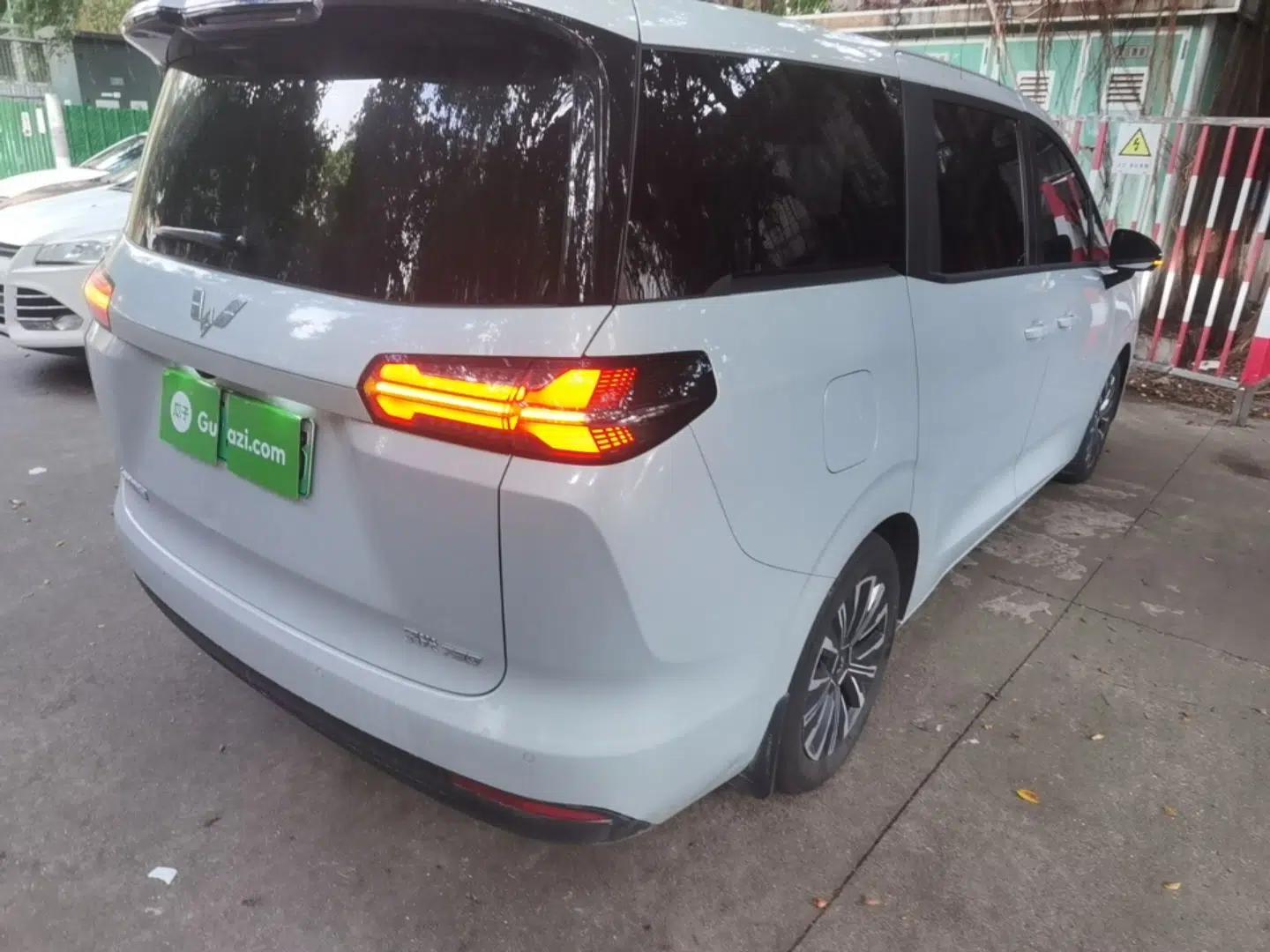 Wuling Starlight 730 2025 Model Plug-in Hybrid 125km Luxury Edition — миниатюра 7
