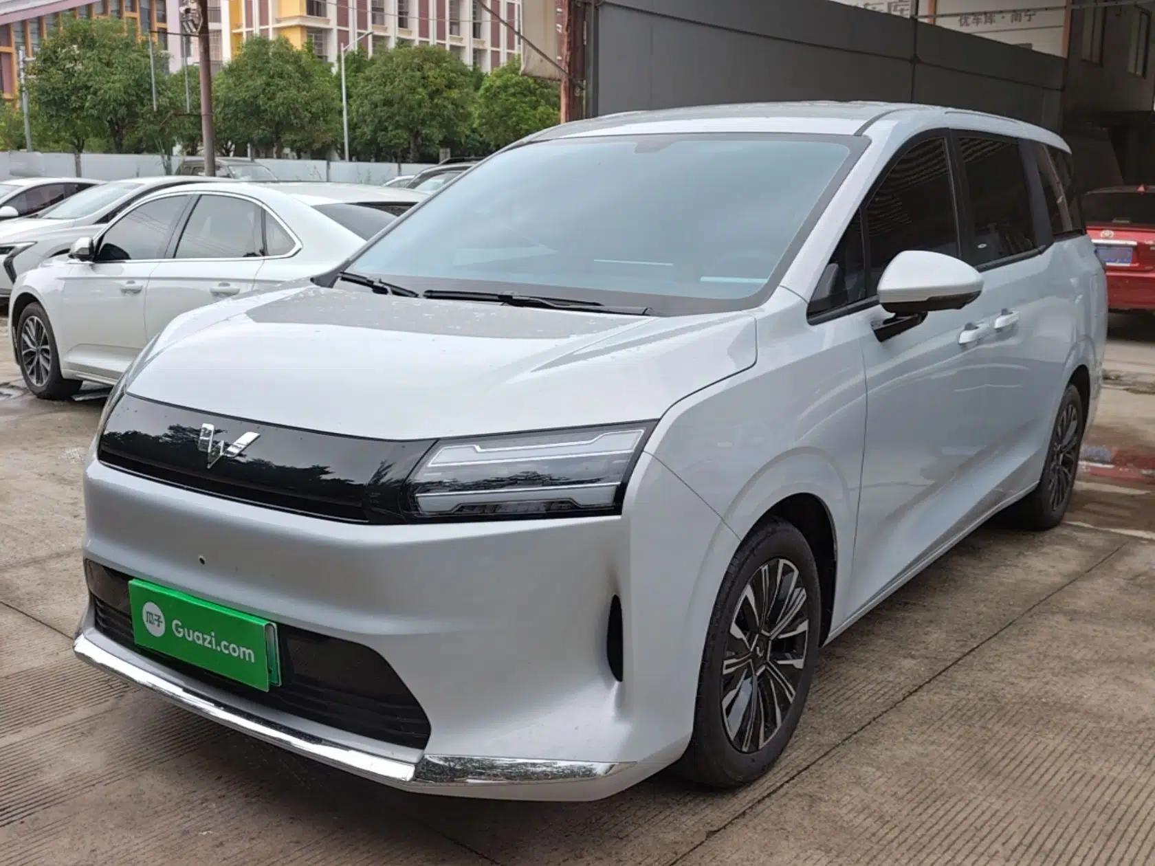 Wuling Starlight 730 2025 Model Pure Electric 500km Luxury Edition — миниатюра 1
