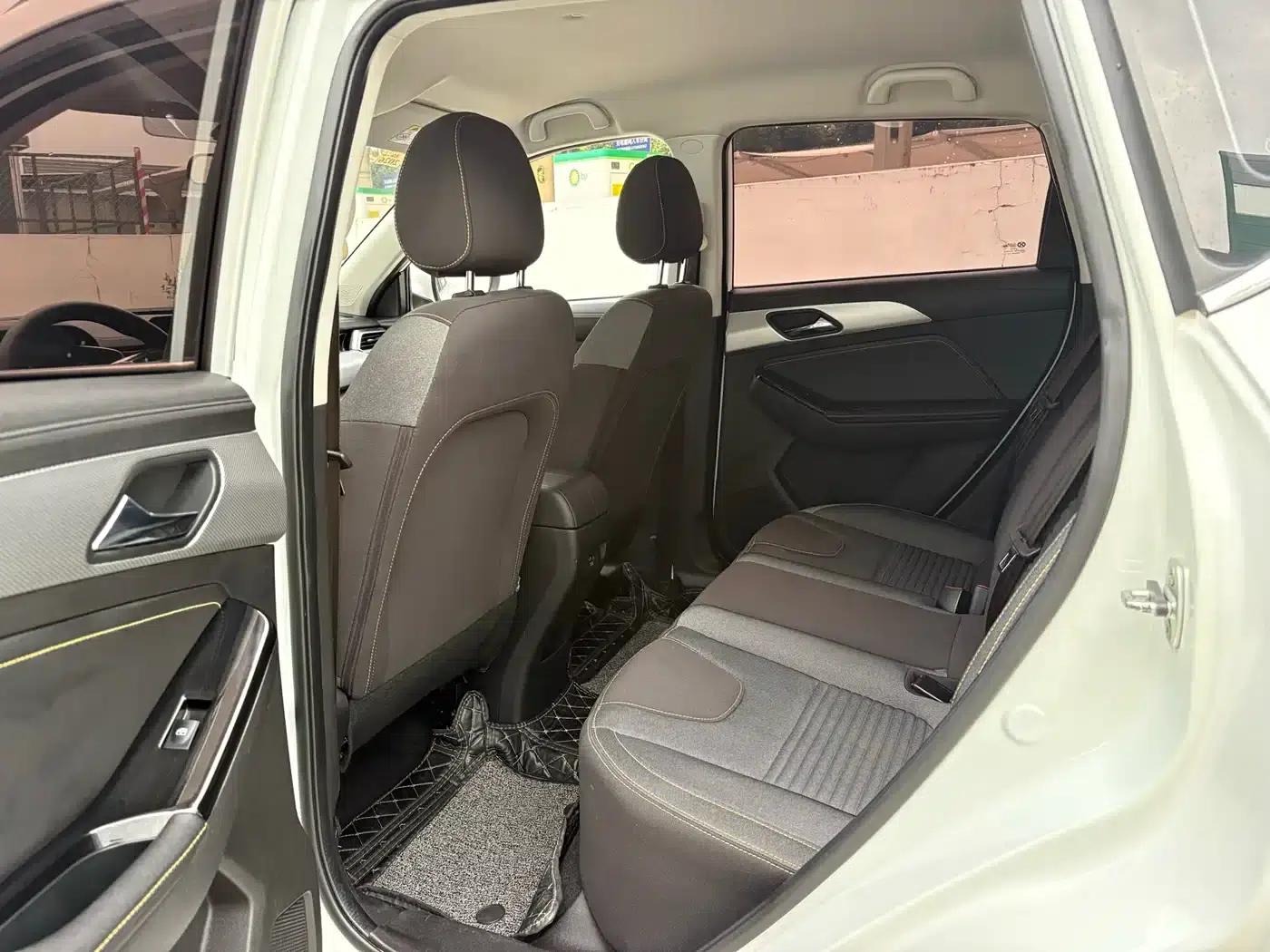 Beijing X3 2019 1.5T CVT Glory Edition — миниатюра 5
