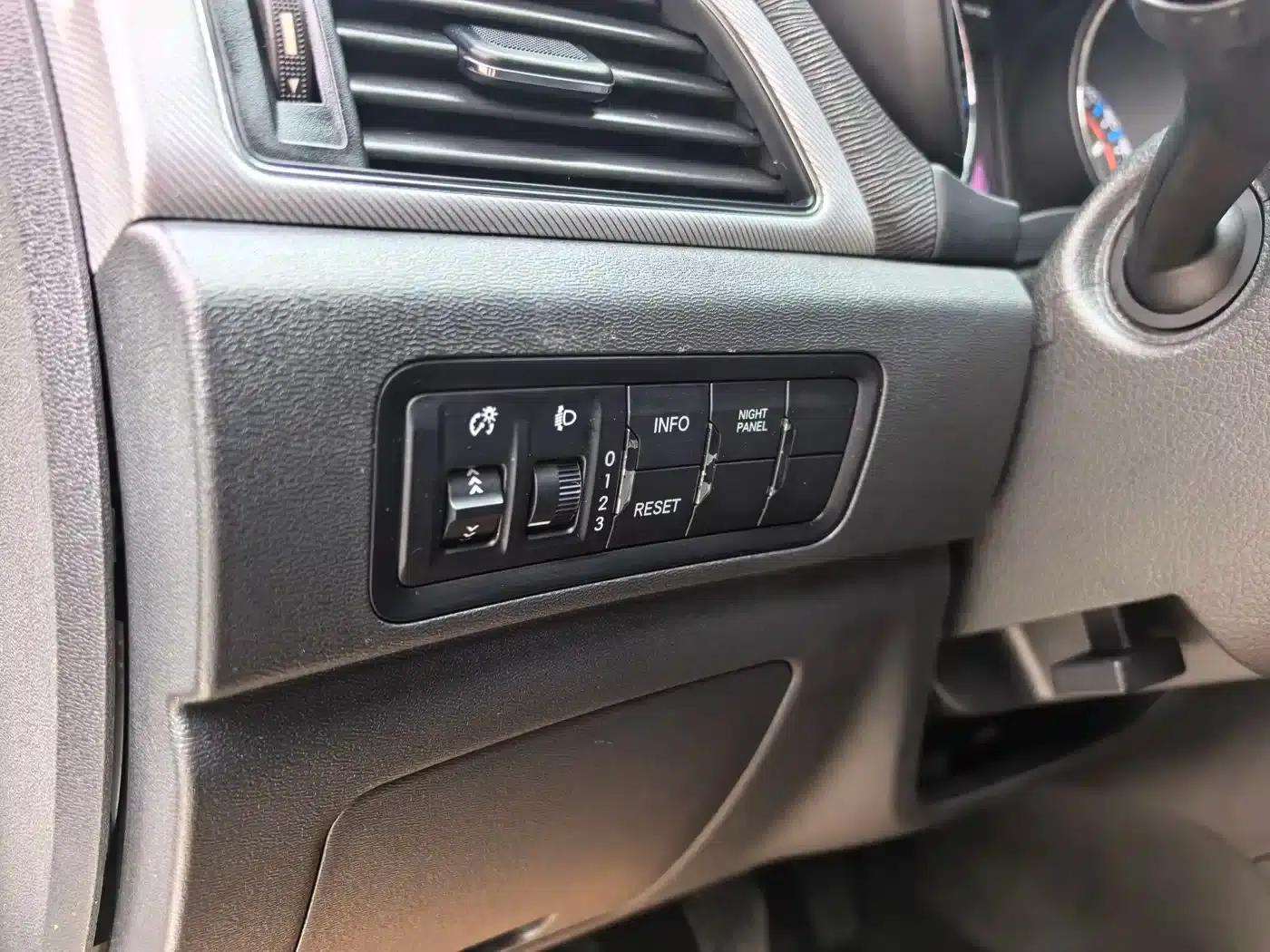 2016 Senova X55 1.5L Manual Comfort Edition — миниатюра 8