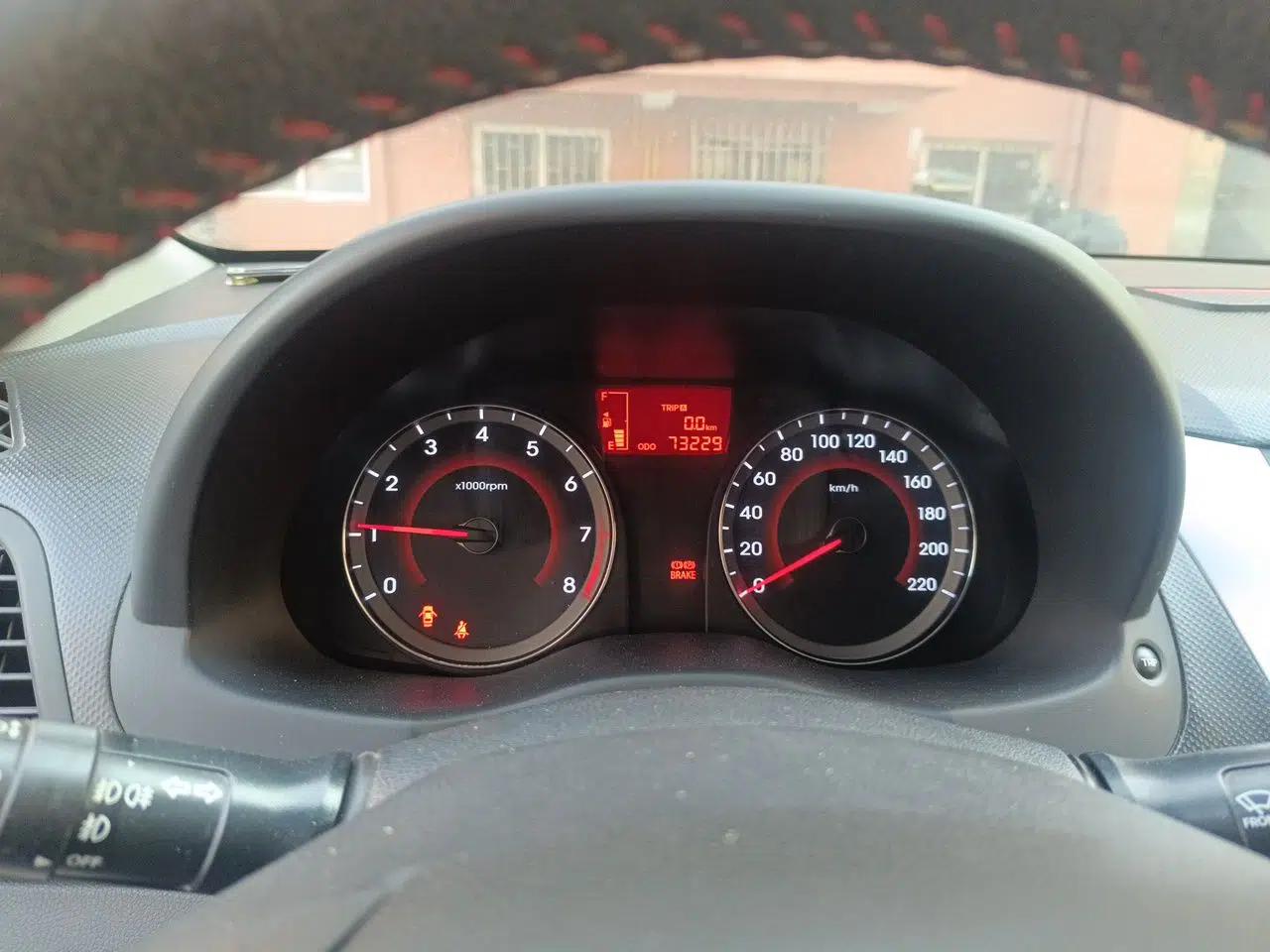 Hyundai Verna Ray 2014 1.4L Manual GLX — миниатюра 12