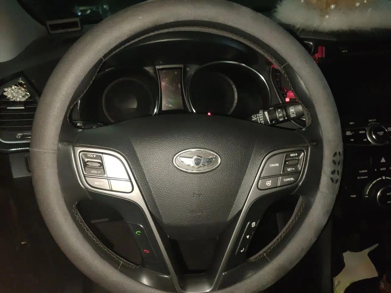Hyundai Santa Fe Classic 2013 3.0L 4x4 Comfort Edition with Navigation 7 Seats Euro IV — миниатюра 11