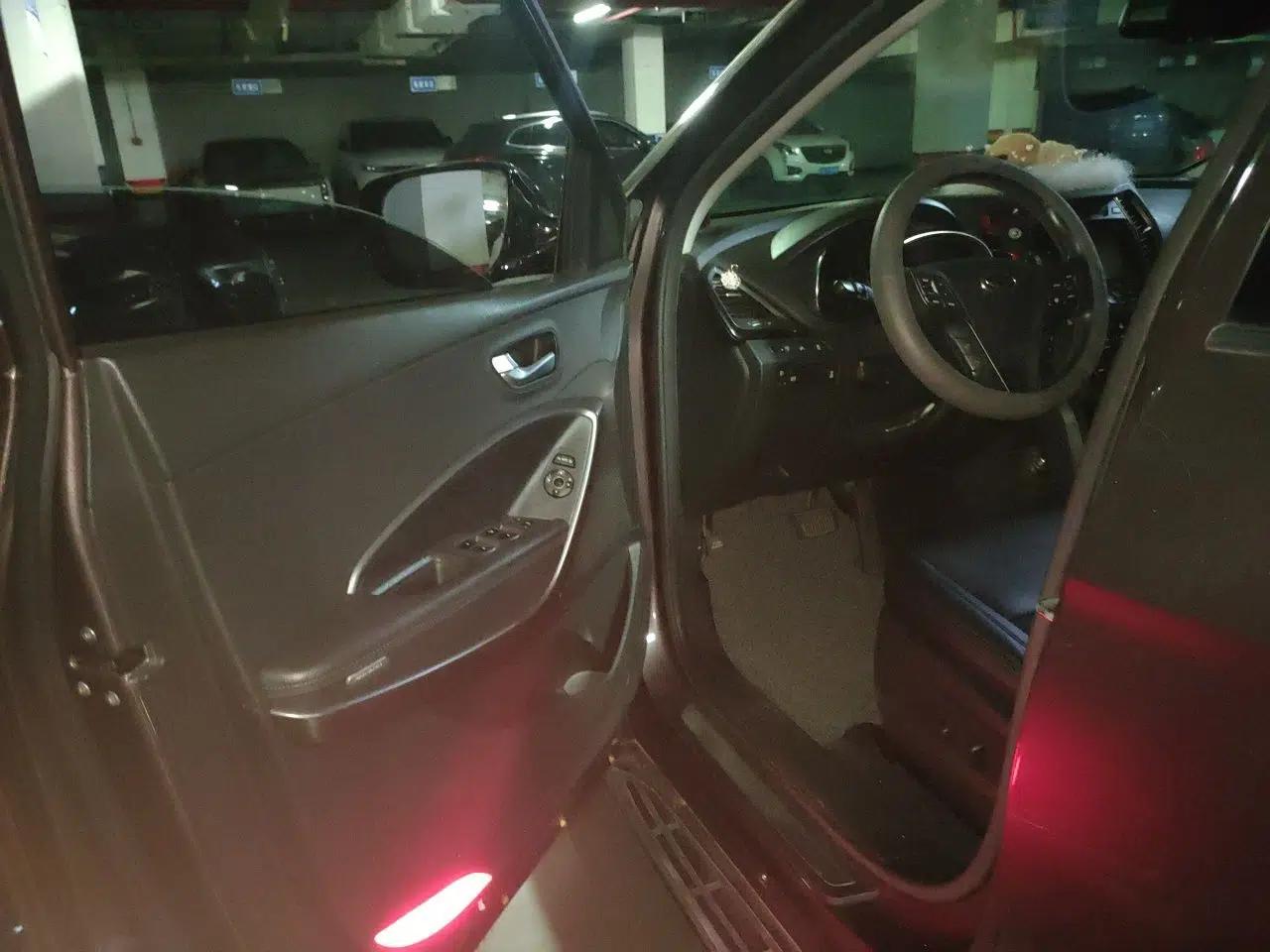 Hyundai Santa Fe Classic 2013 3.0L 4x4 Comfort Edition with Navigation 7 Seats Euro IV — миниатюра 17