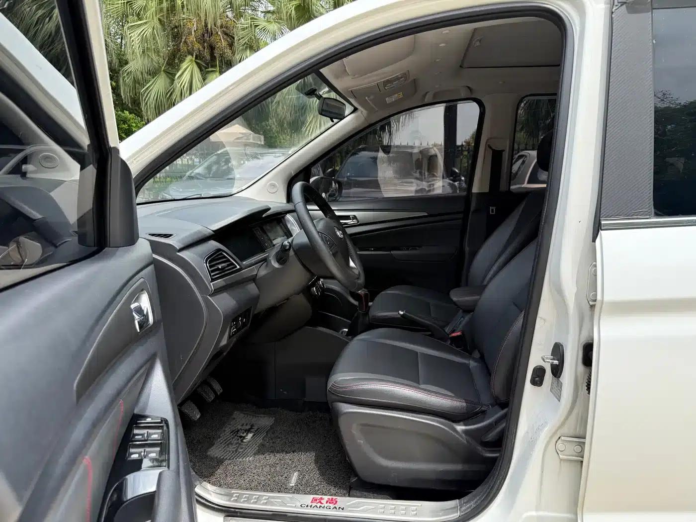 Changan Oushang A600 2016 1.5L Manual Deluxe 7-Seater — миниатюра 4