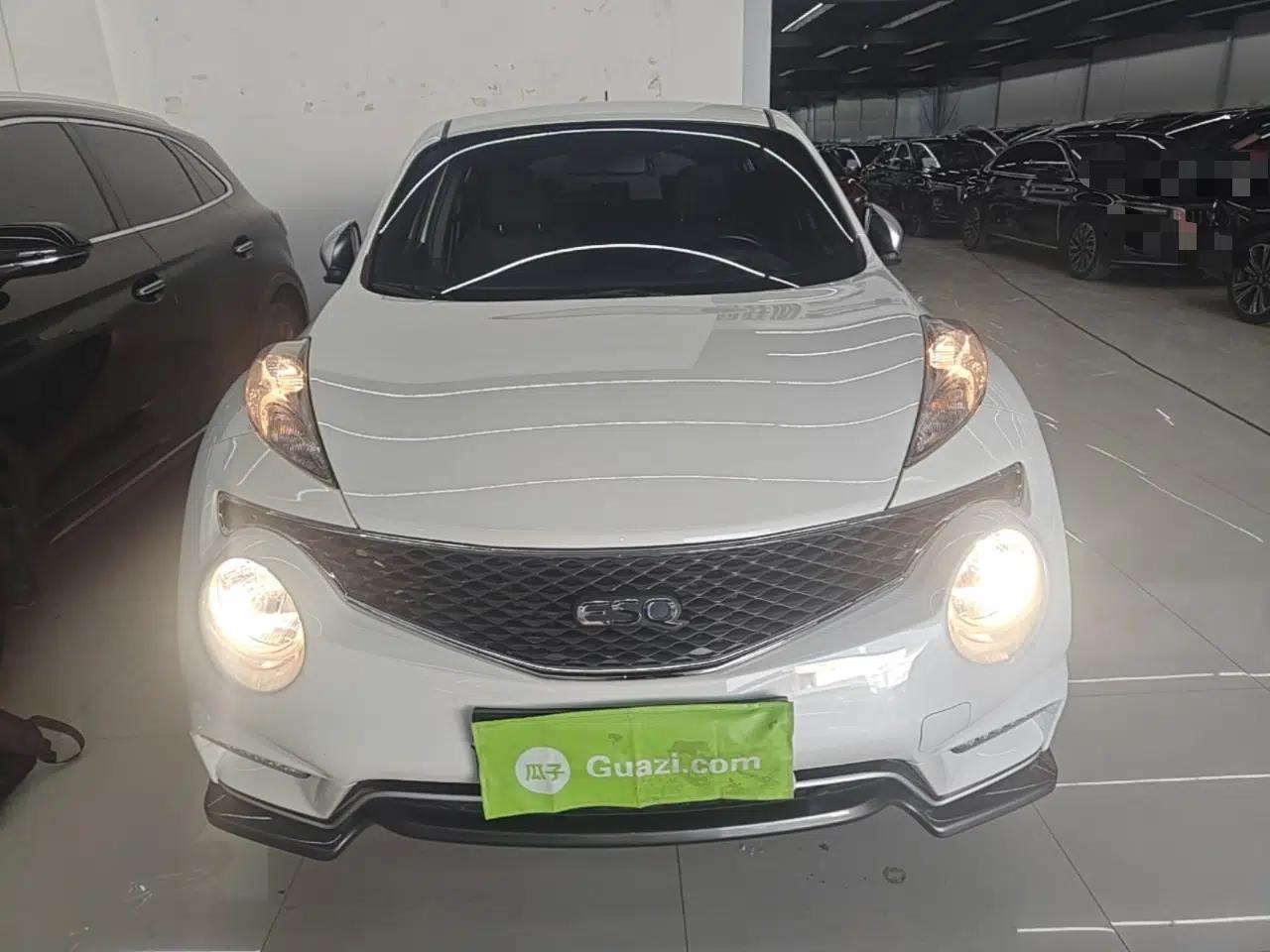 Infiniti ESQ 2014 1.6L Spontaneous Edition — миниатюра 2