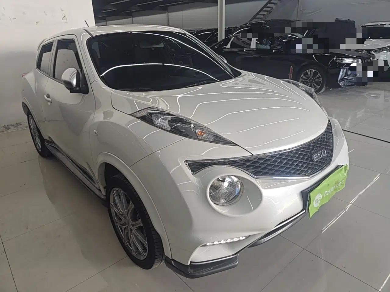Infiniti ESQ 2014 1.6L Spontaneous Edition — миниатюра 3