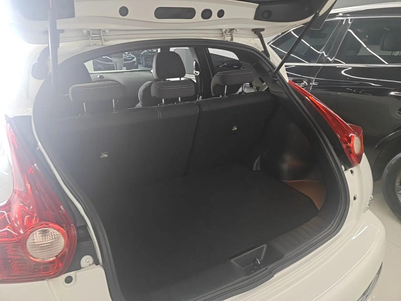 Infiniti ESQ 2014 1.6L Spontaneous Edition — миниатюра 22
