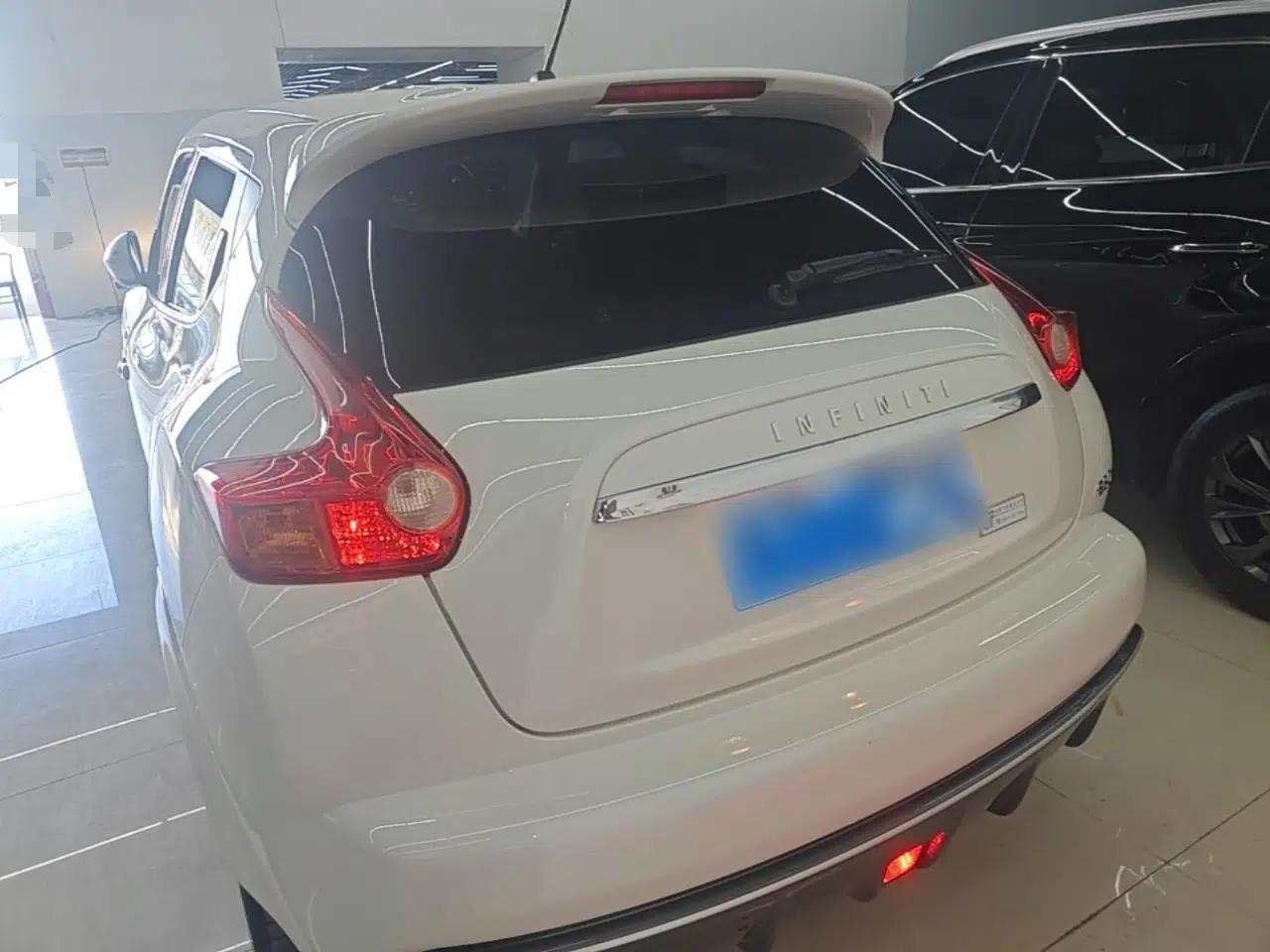 Infiniti ESQ 2014 1.6L Spontaneous Edition — миниатюра 5
