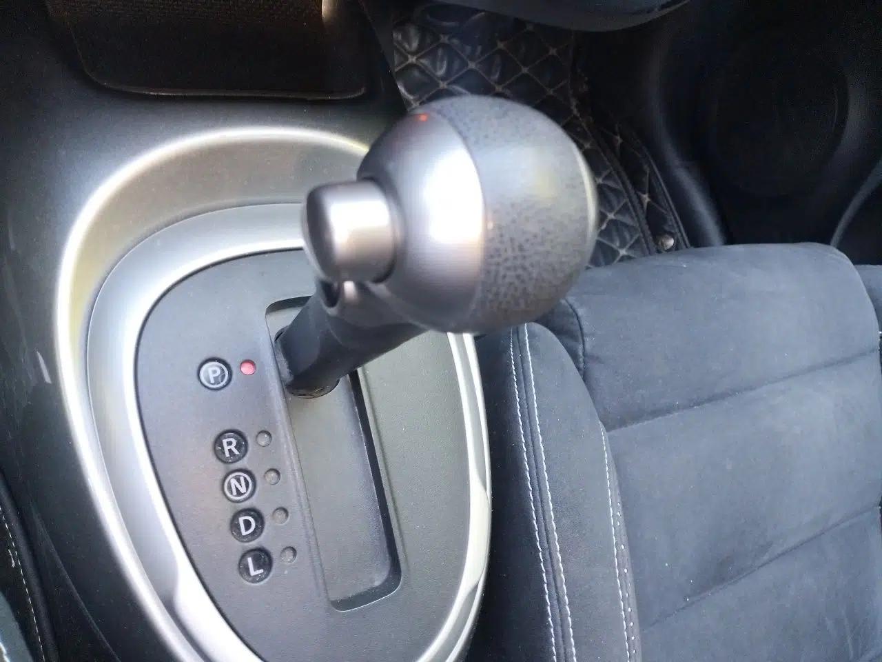 Infiniti ESQ 2014 1.6L Spontaneous Edition — миниатюра 15