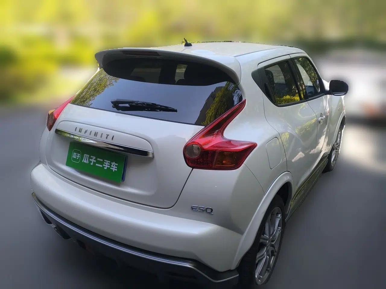 Infiniti ESQ 2014 1.6L Spontaneous Edition — миниатюра 6