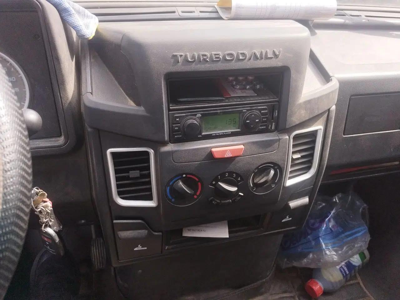 Iveco Daily 2021 2.8T V35 VAN厢式 van 3-seater short wheelbase mid-roof design with dual tires and manual doors — миниатюра 14