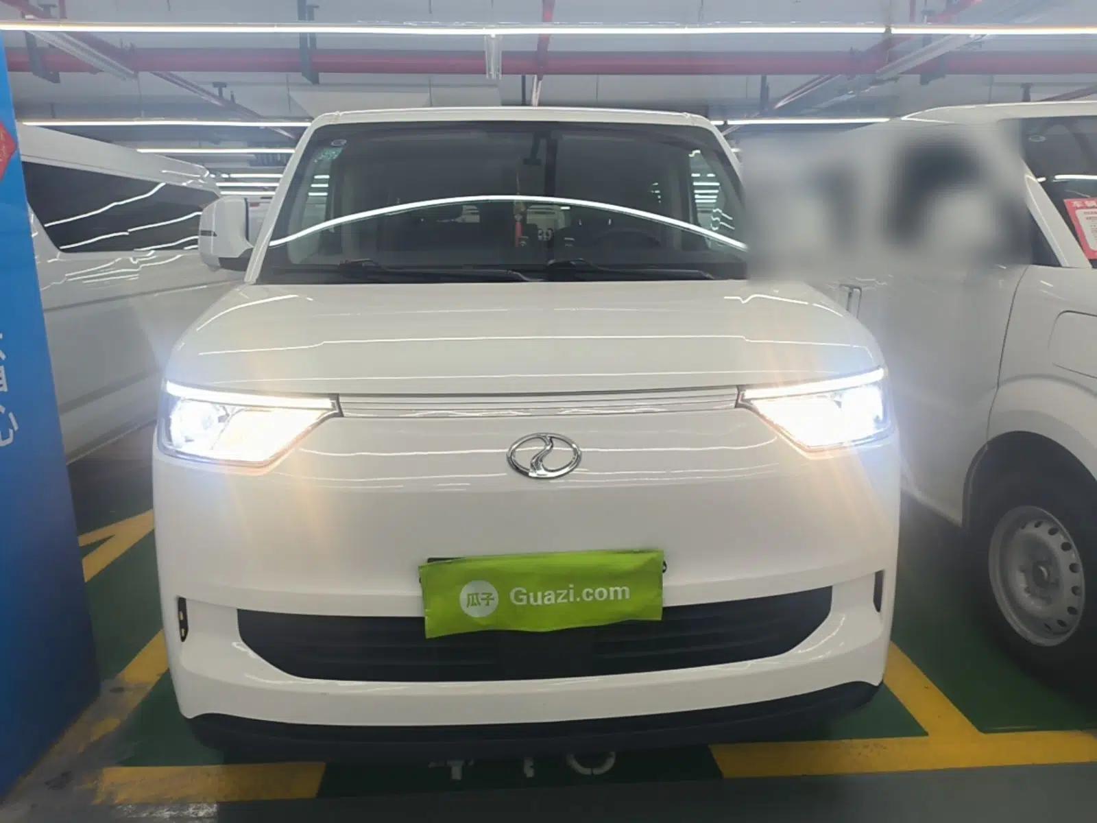 Ruichi EC75 2025 Model Passenger Vehicle Smart Driving Ultra-Charging Edition, Pioneer Type I, 52.16 kWh — миниатюра 2