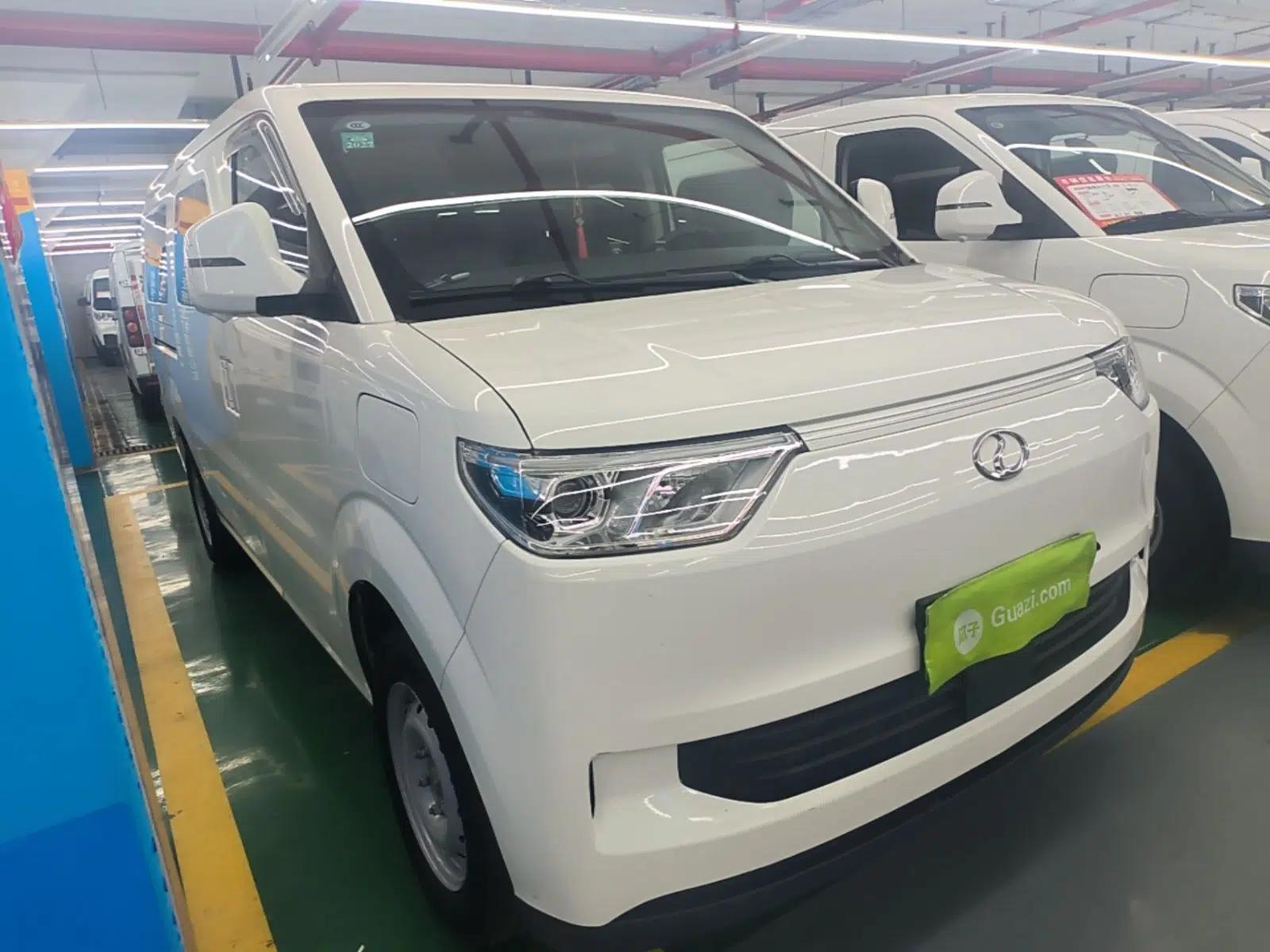 Ruichi EC75 2025 Model Passenger Vehicle Smart Driving Ultra-Charging Edition, Pioneer Type I, 52.16 kWh — миниатюра 3