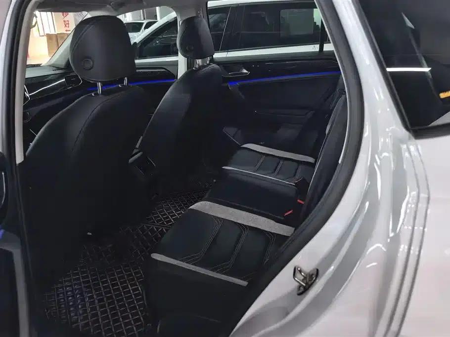 Tayron GTE Plug-in Hybrid 2020 1.4T Luxury Edition — миниатюра 11