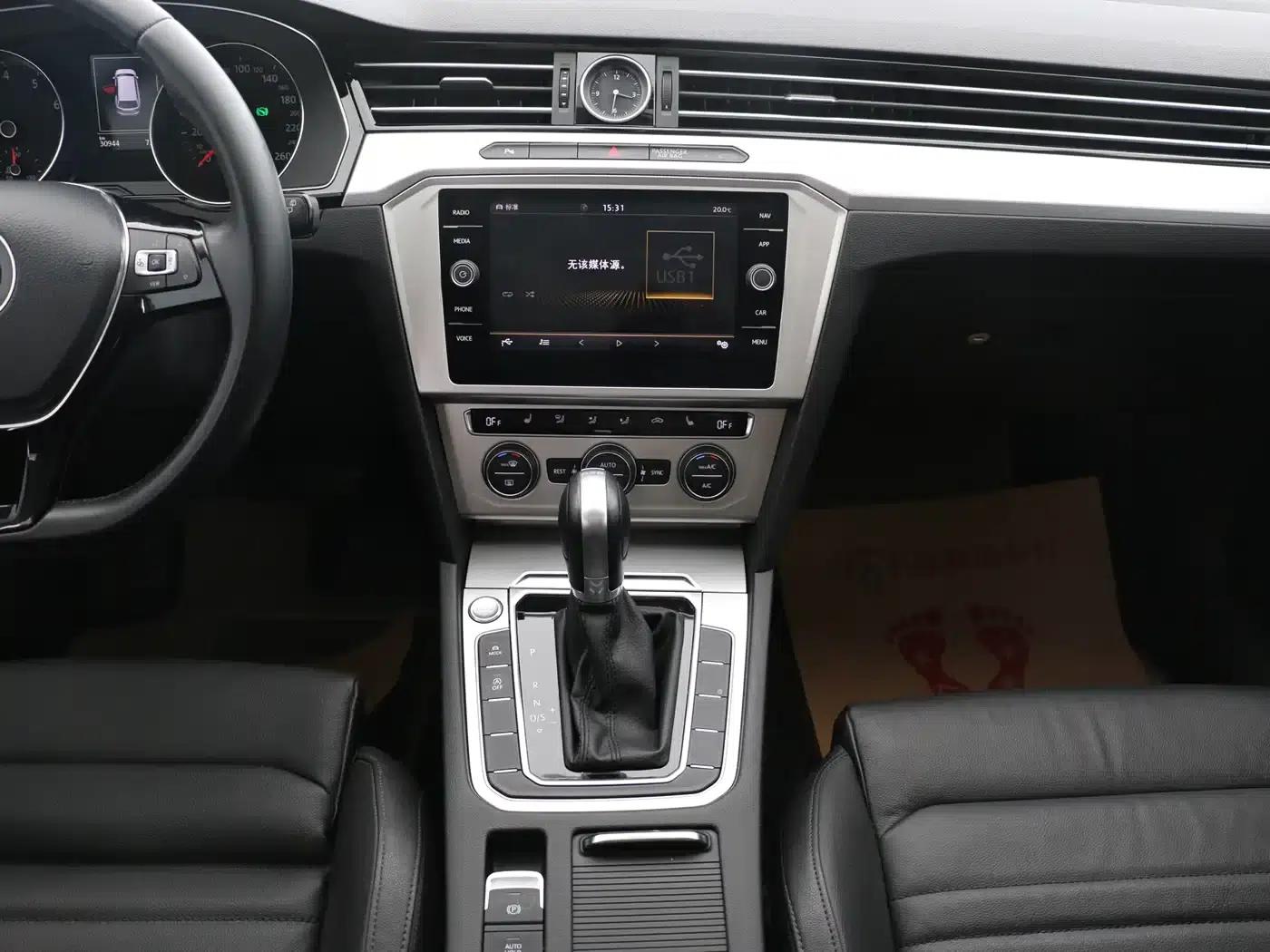Passat Variant 2018 380TSI 2WD Comfortline — миниатюра 12