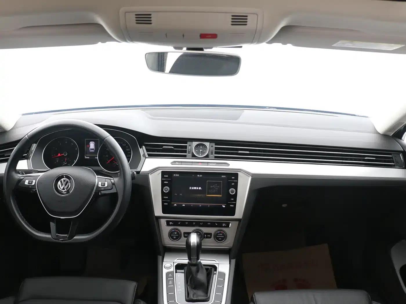 Passat Variant 2018 380TSI 2WD Comfortline — миниатюра 13