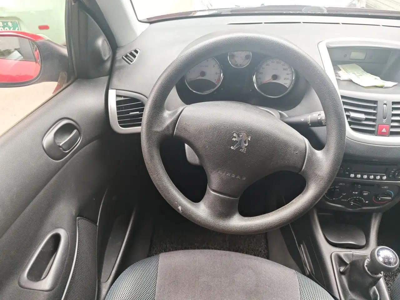 Peugeot 207 2011 Hatchback 1.4L Manual Yule Edition — миниатюра 11