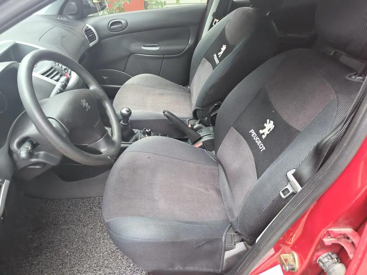 Peugeot 207 2011 Hatchback 1.4L Manual Yule Edition — миниатюра 16