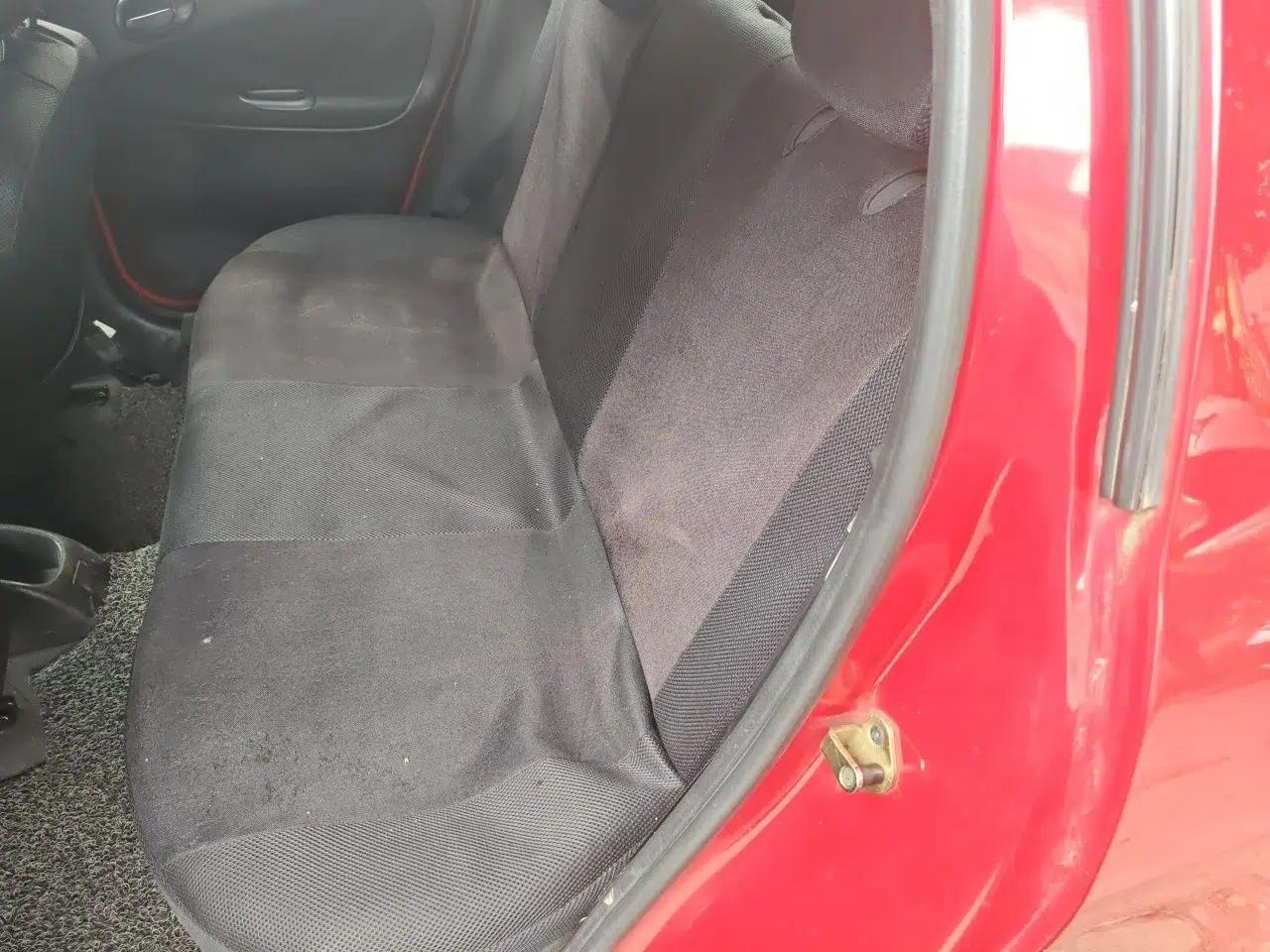 Peugeot 207 2011 Hatchback 1.4L Manual Yule Edition — миниатюра 18