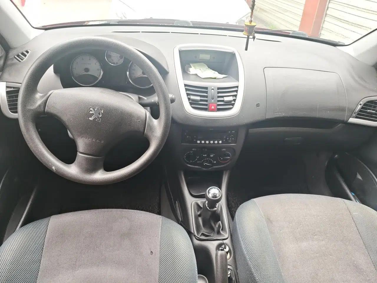 Peugeot 207 2011 Hatchback 1.4L Manual Yule Edition — миниатюра 10