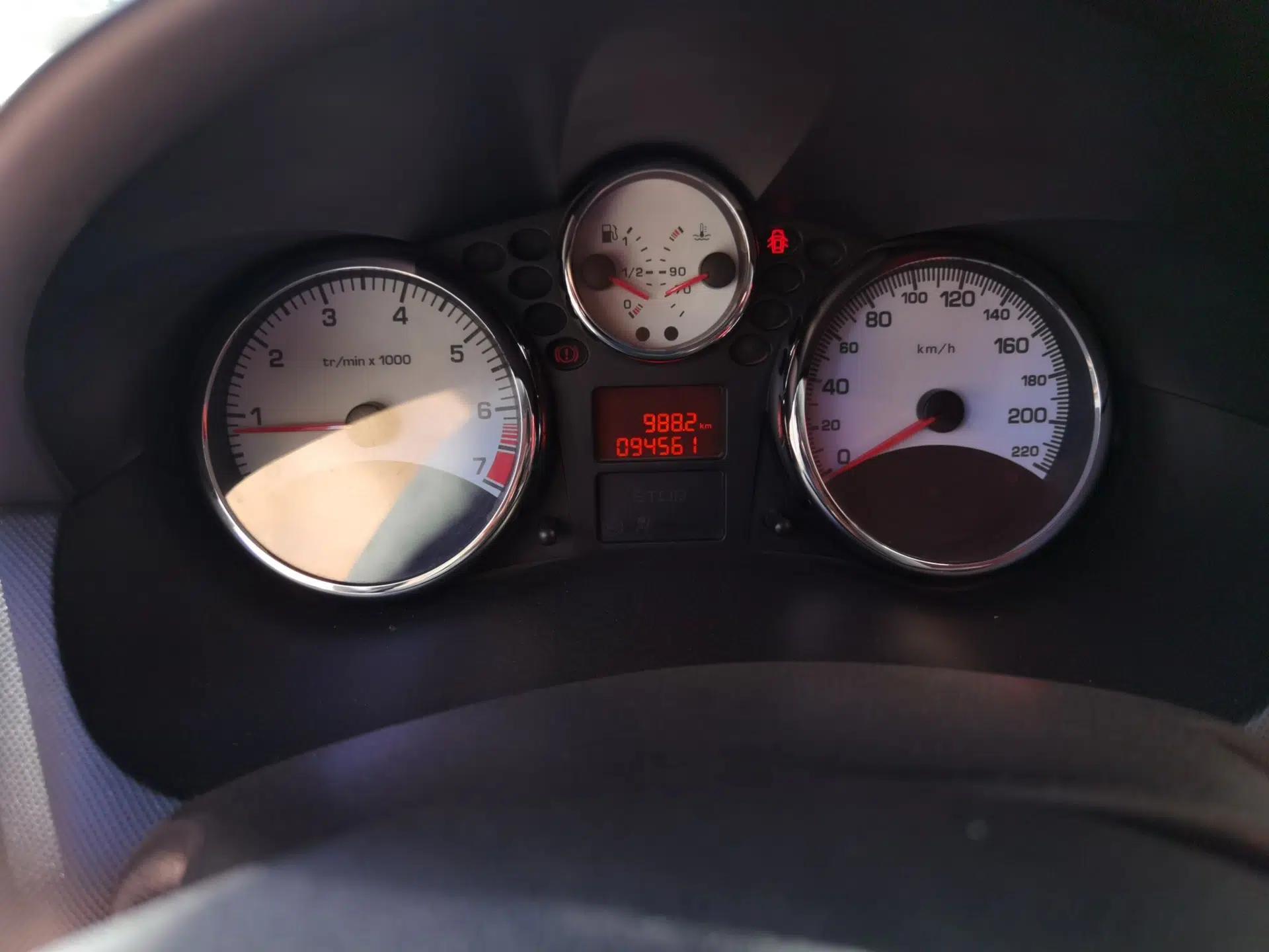 Peugeot 207 2011 Sedan 1.4L Manual Yule Edition — миниатюра 13