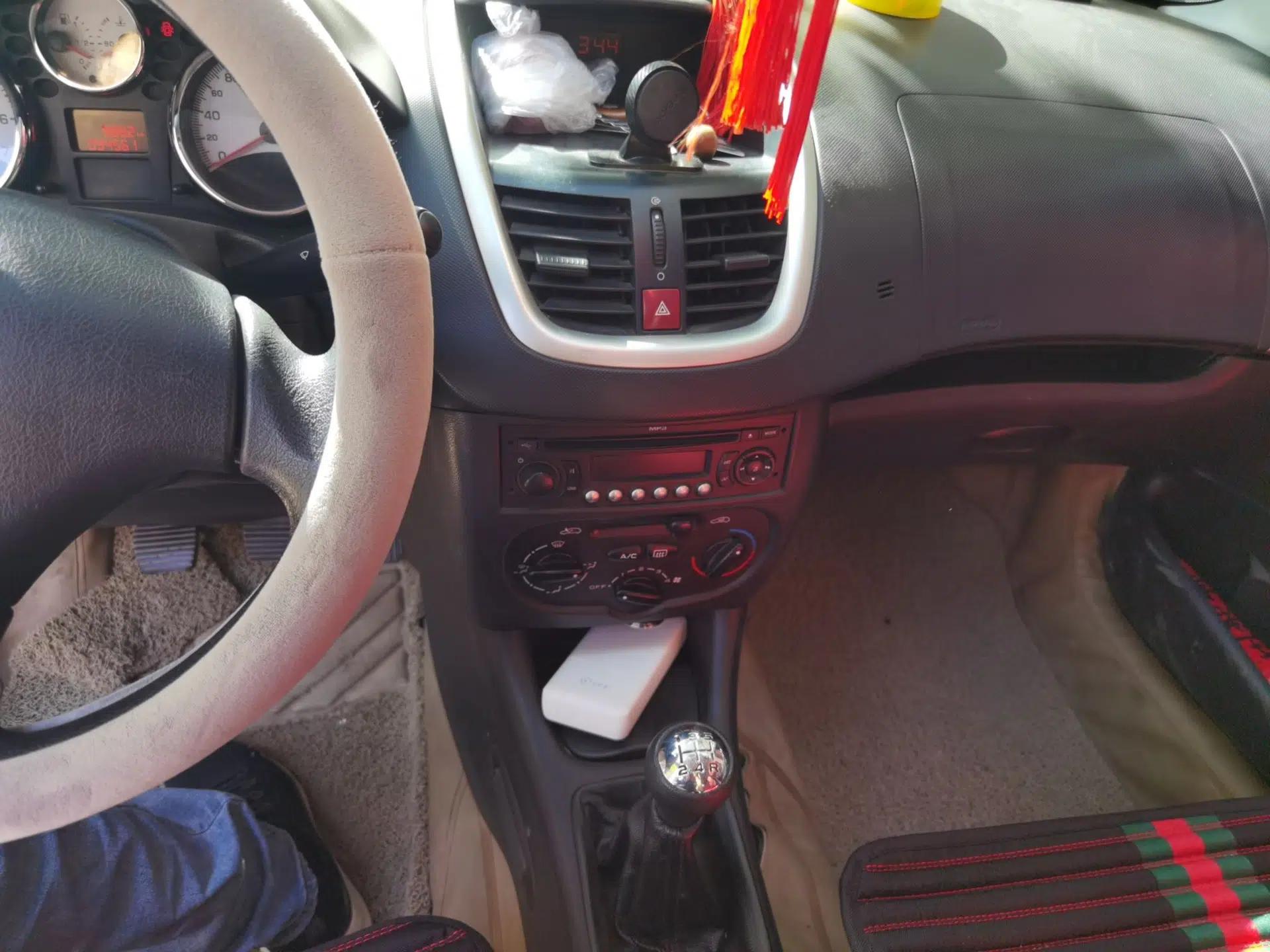 Peugeot 207 2011 Sedan 1.4L Manual Yule Edition — миниатюра 14