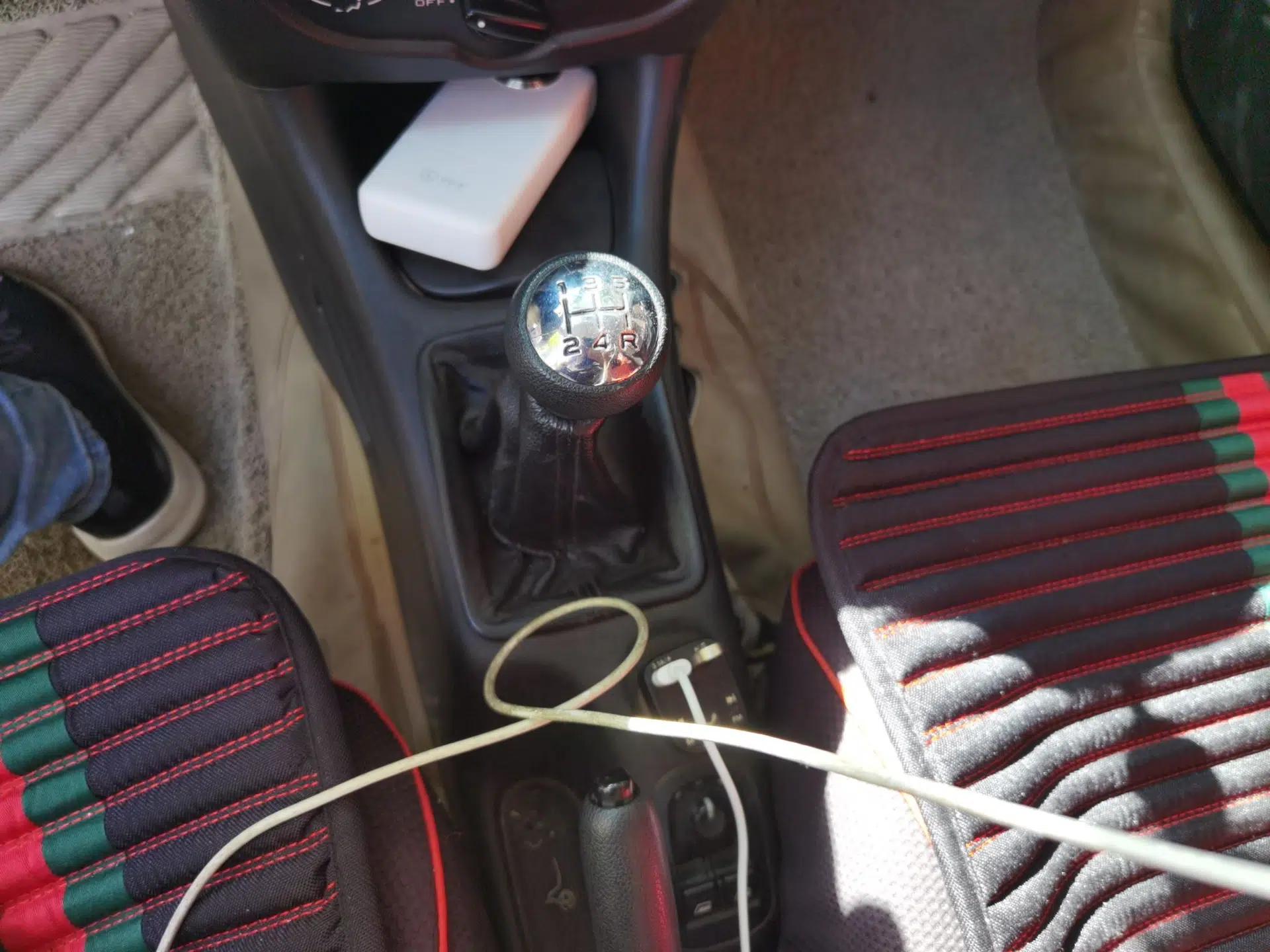 Peugeot 207 2011 Sedan 1.4L Manual Yule Edition — миниатюра 15