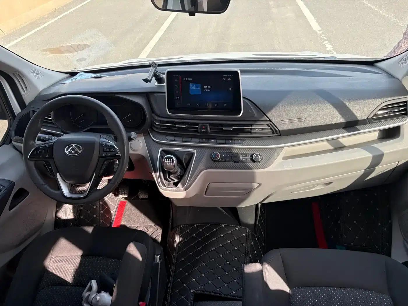 Xintu V90 2019 Model 2.0T Manual Smart Rear-Wheel Drive Single Tire Long Wheelbase High Roof 7 Seats — миниатюра 7