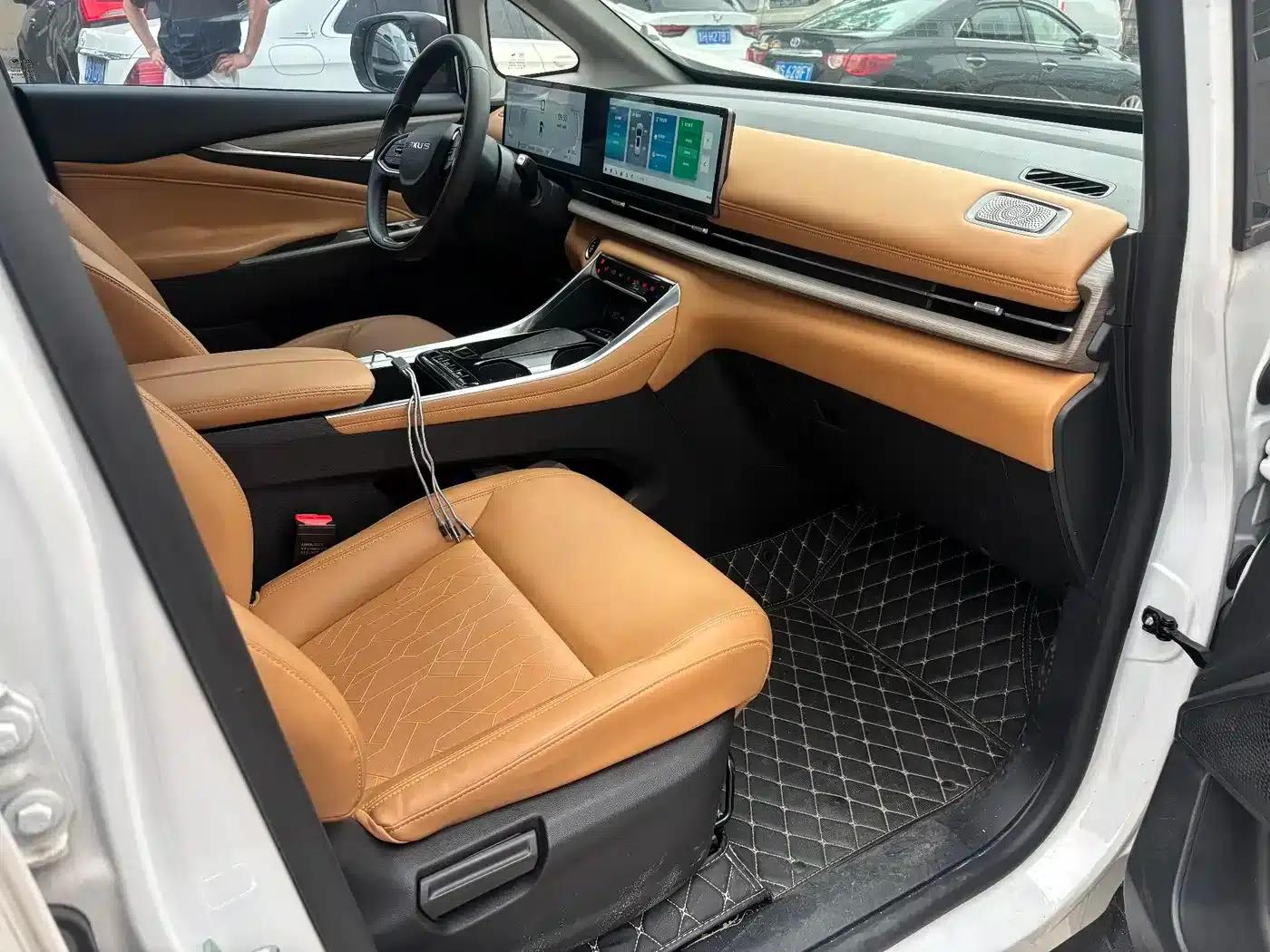 Maxus G50 Plug-in Hybrid 2025 Navigator Edition — миниатюра 11