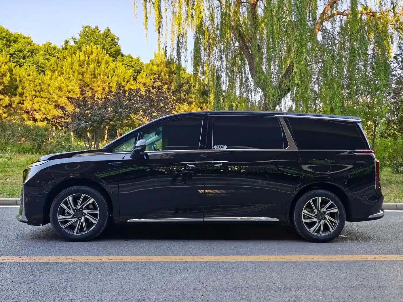 Maxus G90 2023 2.0T Interstellar 7-Seater Edition — миниатюра 3