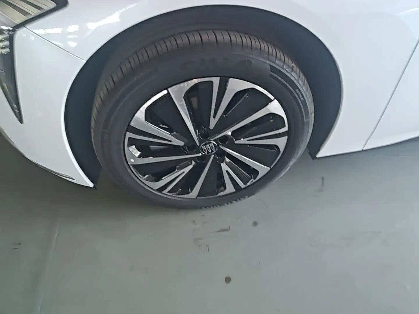 Buick L7 2025 Model Prestige Edition — миниатюра 8