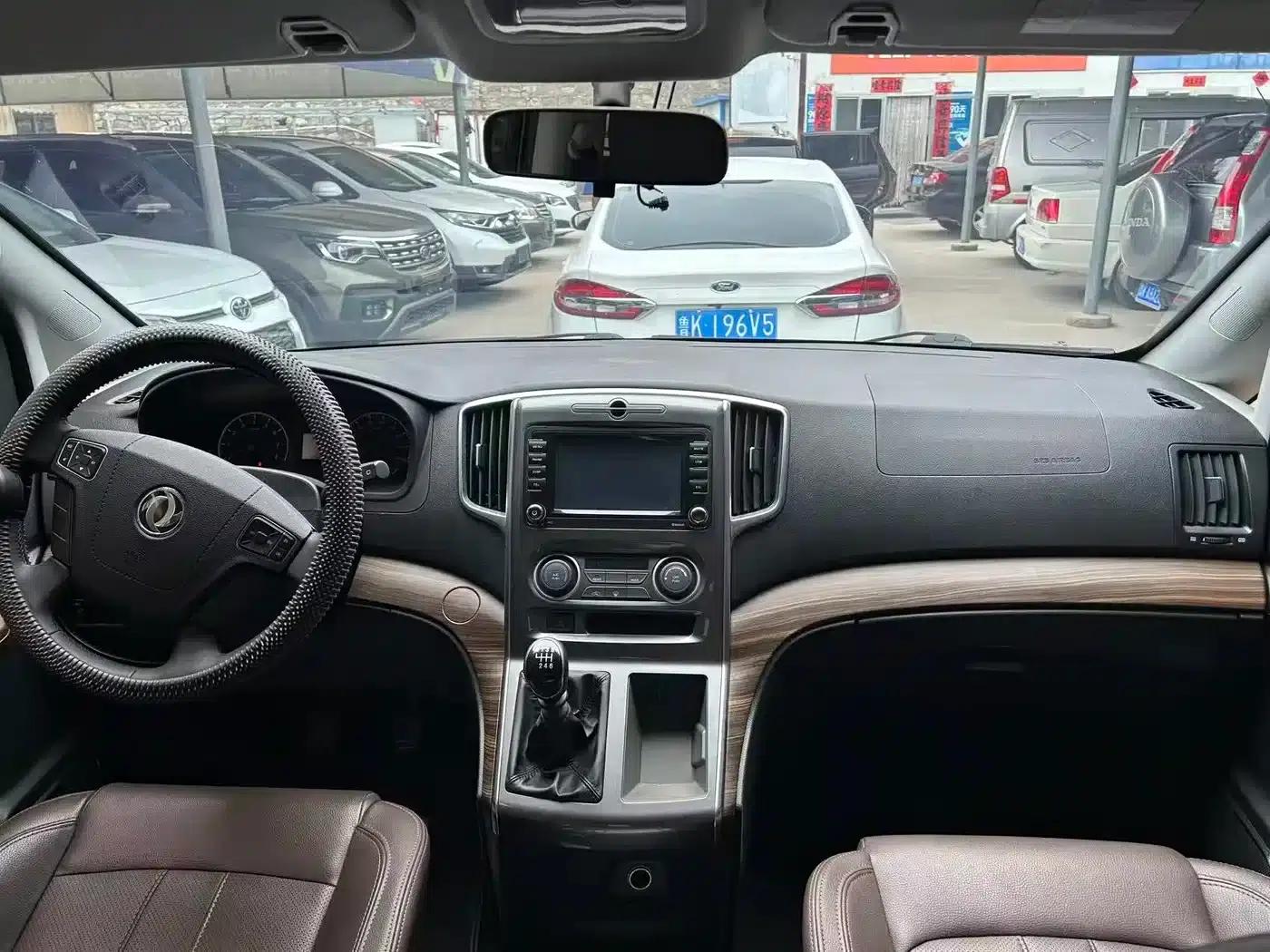 Lingzhi PLUS 2021 2.0L Manual Deluxe 7-Seater — миниатюра 4