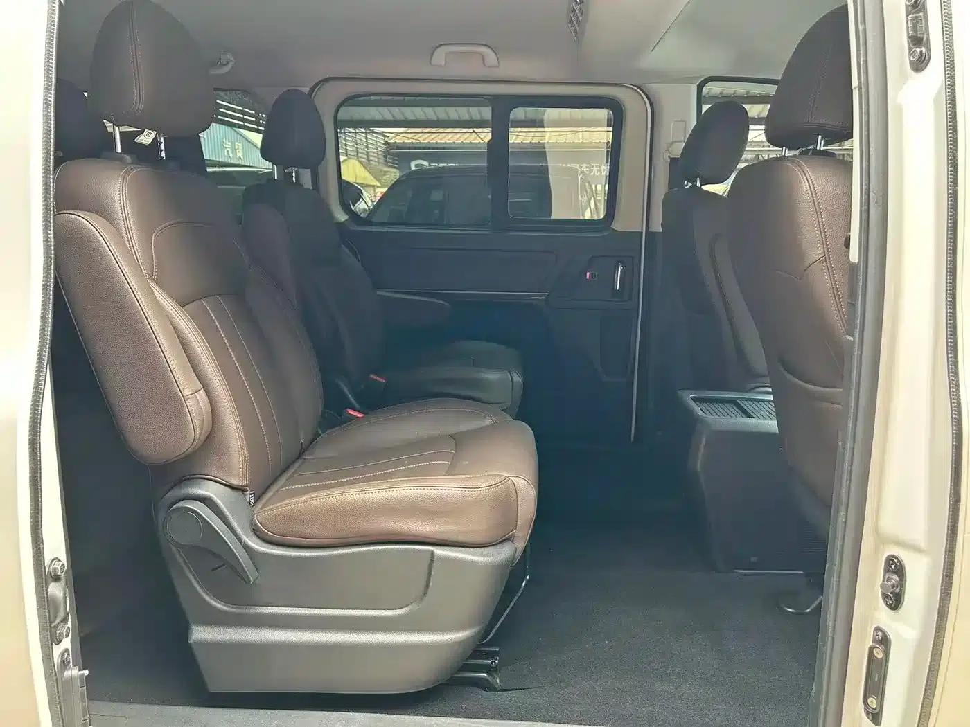 Lingzhi PLUS 2021 2.0L Manual Deluxe 7-Seater — миниатюра 5