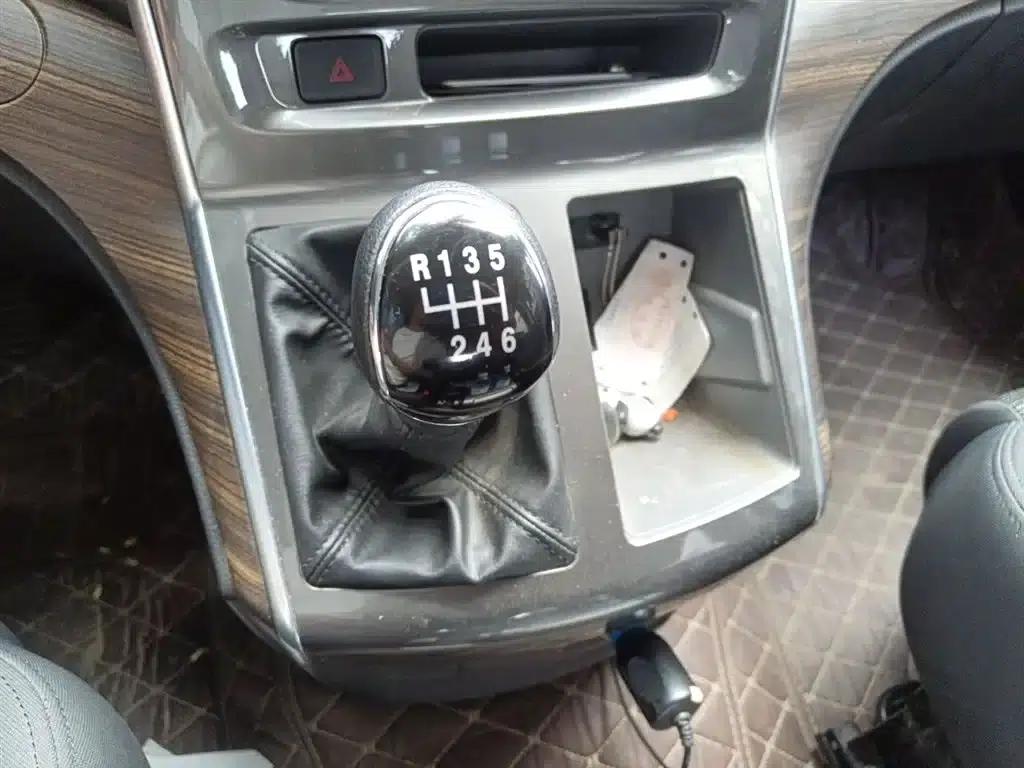 Lingzhi PLUS 2021 2.0L Manual Comfort 7-Seater — миниатюра 11
