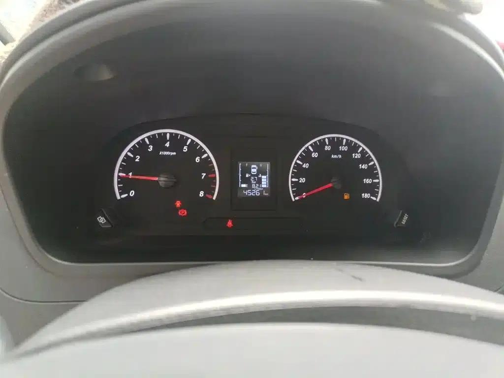 Lingzhi PLUS 2021 2.0L Manual Comfort 7-Seater — миниатюра 8